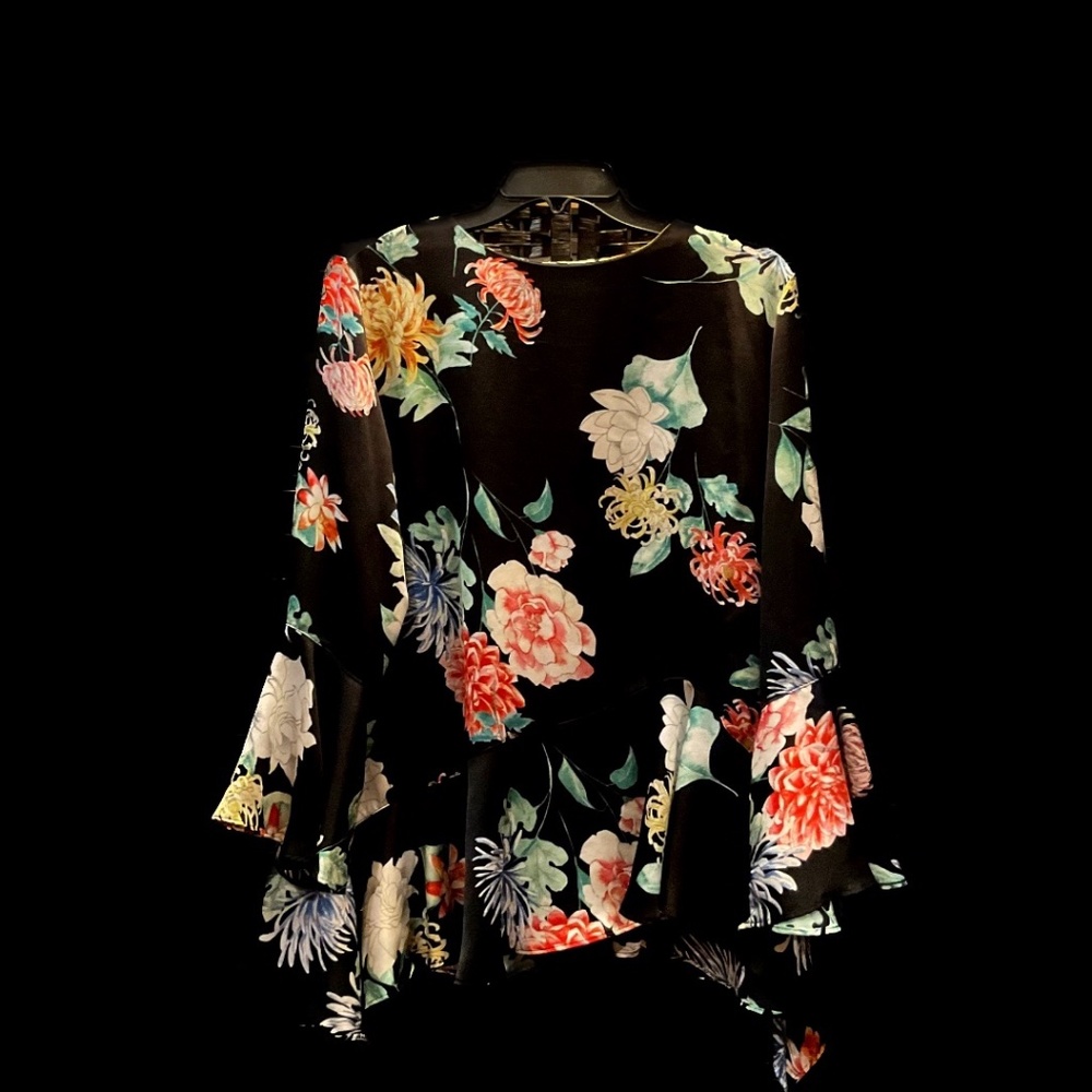 Neiman Marcus Black Long Sleeve Flower Blouse - L